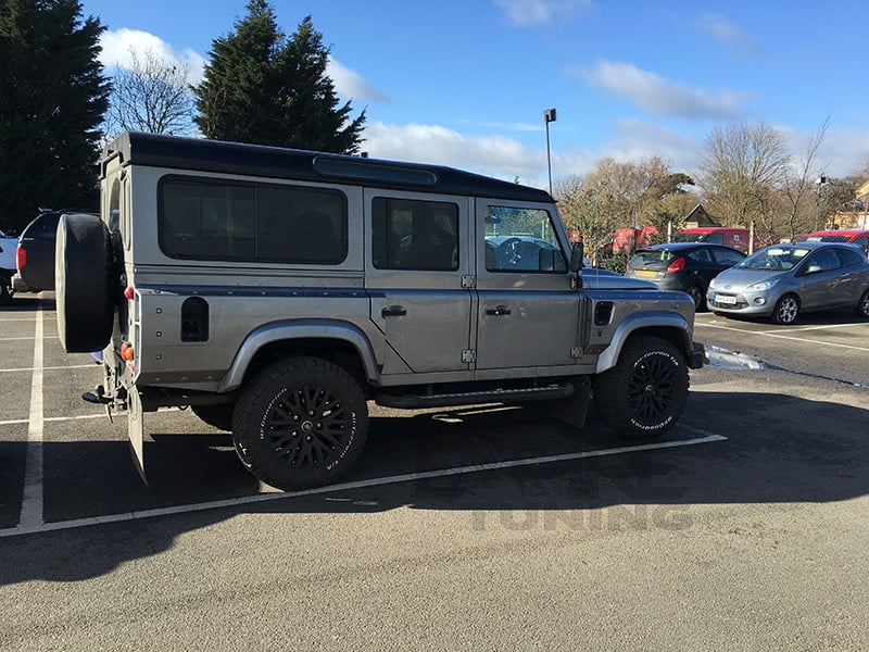 Kahn 110 Defender (Chelsea Truck Co)